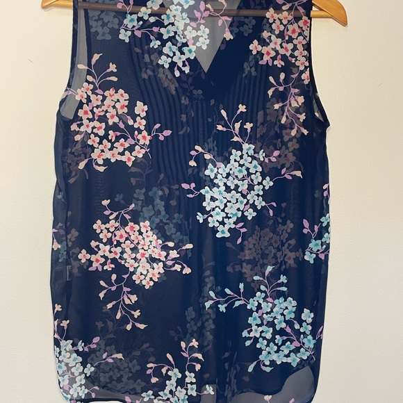 Liz Claiborne Sheer Sleeveless Tank Top VNeck Women’s Size Small Navy Floral - Picture 7 of 7